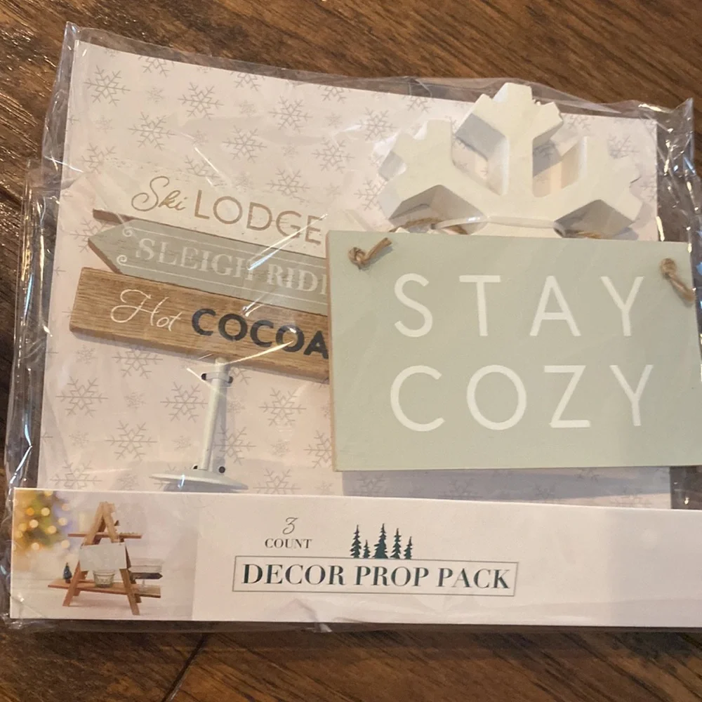 Target bullseye’s holiday Decor Prop pack, reindeer/hot cocoa NEW.
